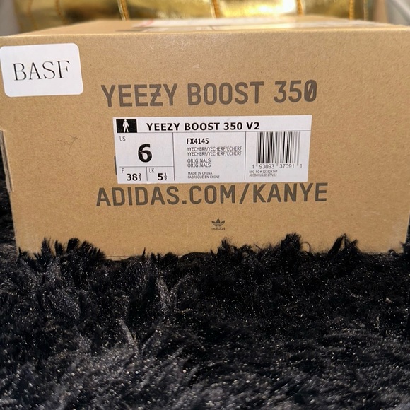 Yeezy boost 350 V2 yecheil reflective. - Picture 4 of 5